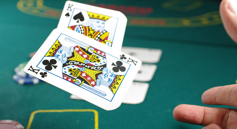 Poker Traditional sau la Aparate?