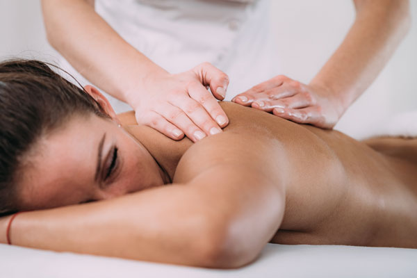 Care sunt cele mai importante beneficii ale masajului cu uleiuri?